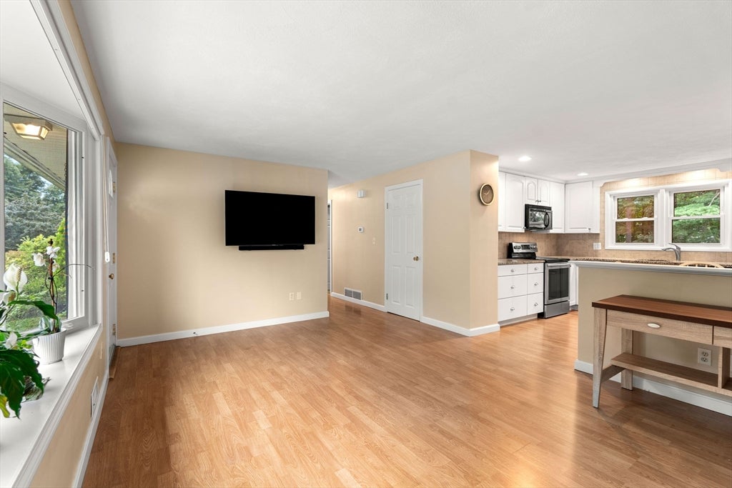25 Glen Drive, Peabody, MA Photo #8