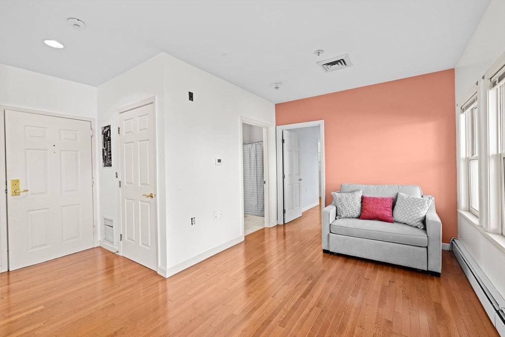 12 Meeting House Ln 308