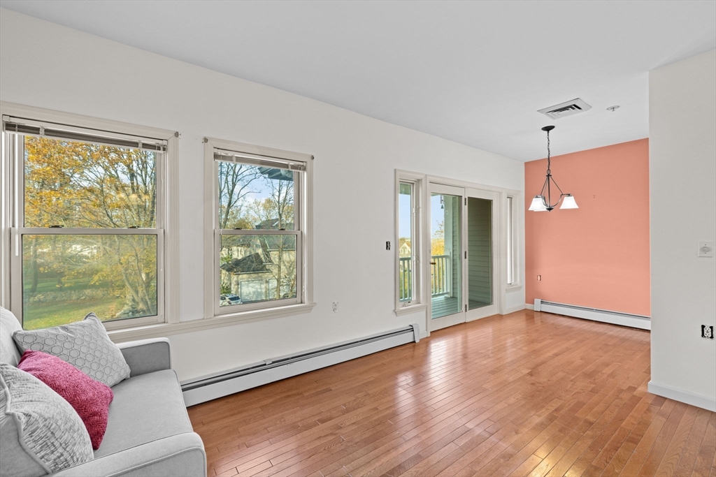 12 Meeting House Ln 308