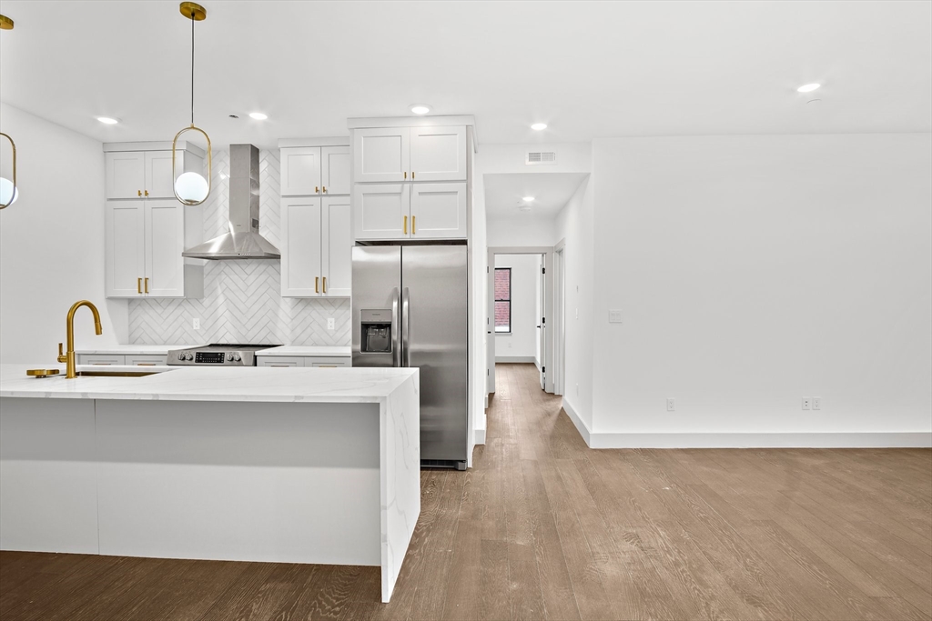 127 E Cottage St 8