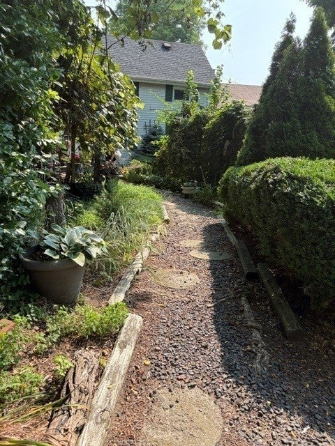 Photo of 11 Sawyer Pl, Plymouth, MA
