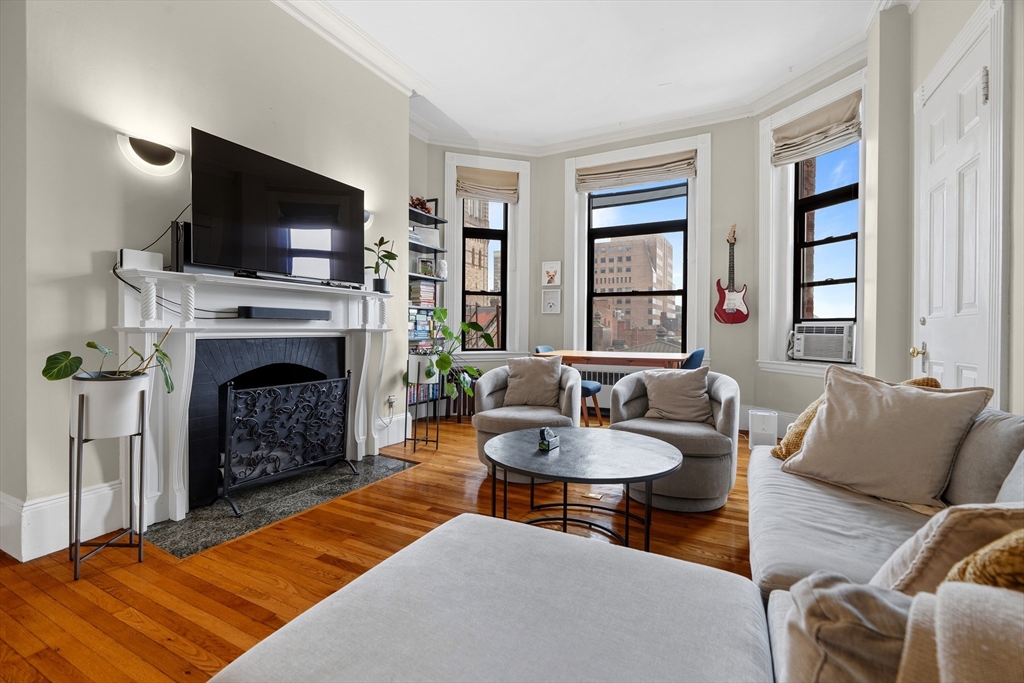 271 Dartmouth St 5H