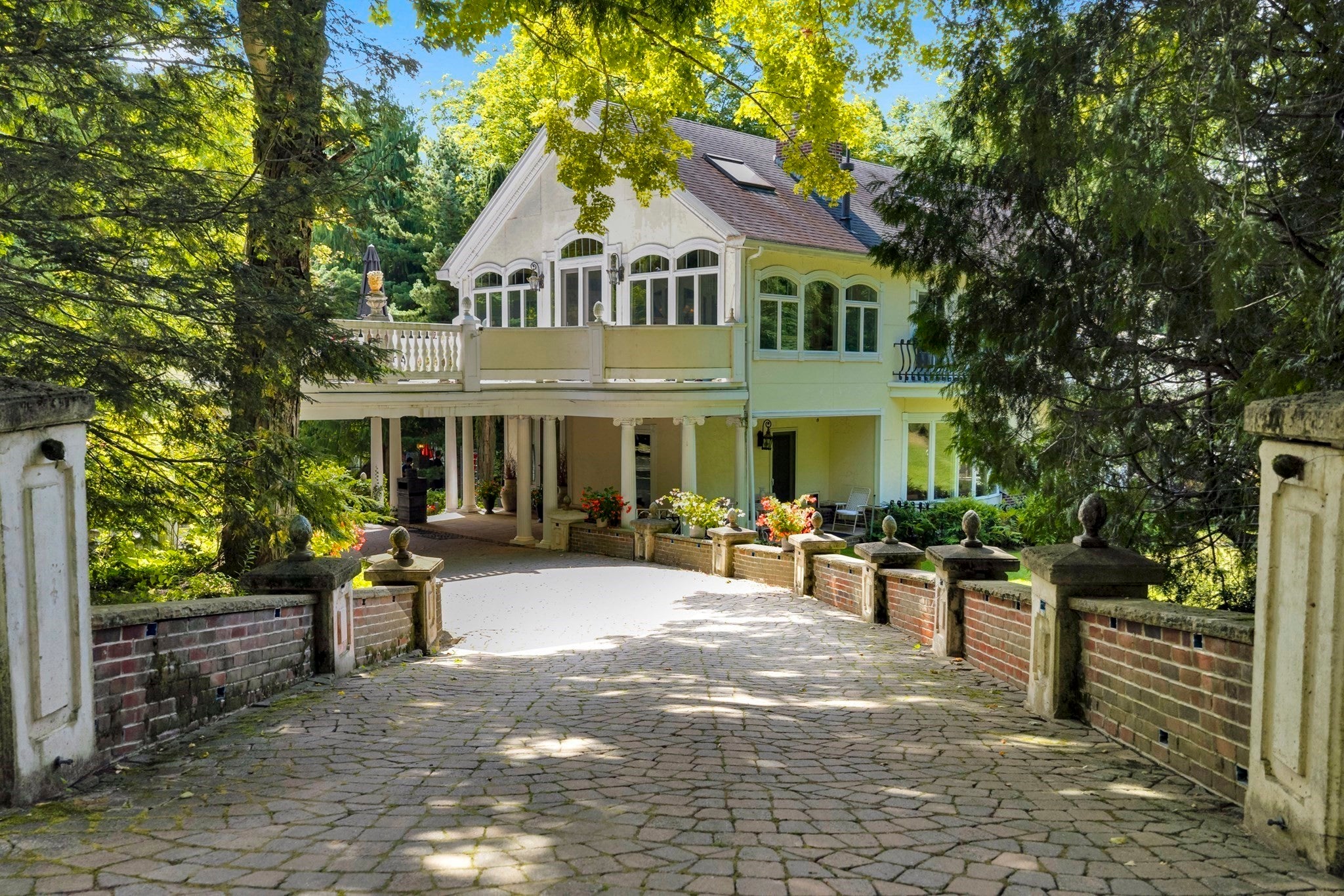 87 E Holland Brimfield Rd