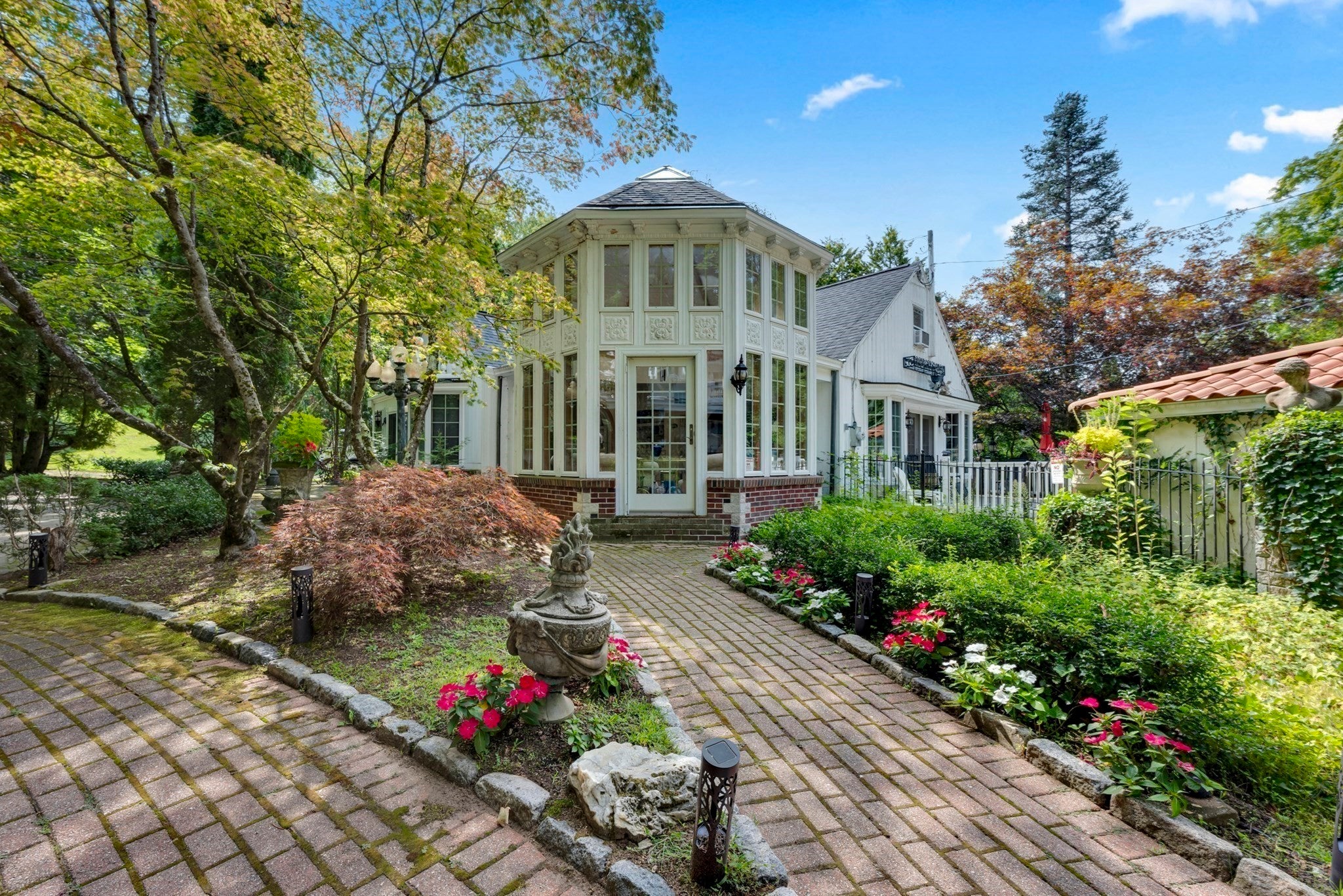 87 E Holland Brimfield Rd