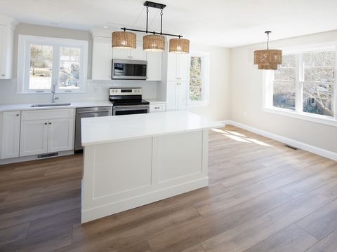 15 Thom Ave Bourne MA 02532