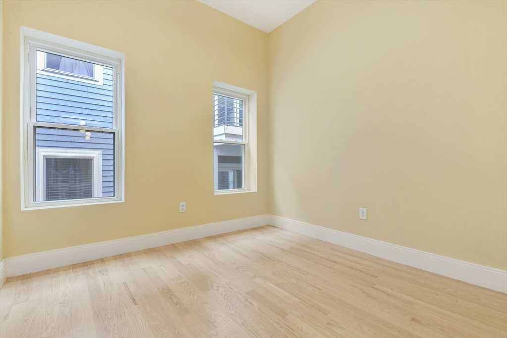 184 Paris St #3, Boston, MA Photo #8