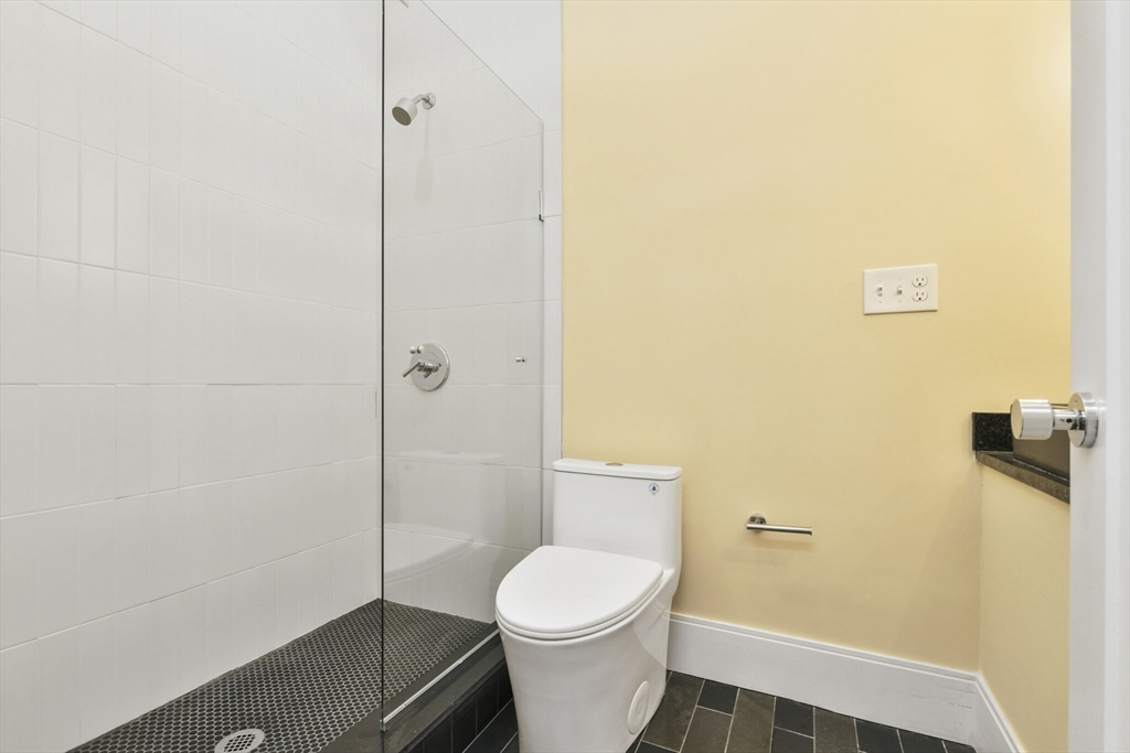 184 Paris St #3, Boston, MA Photo #6