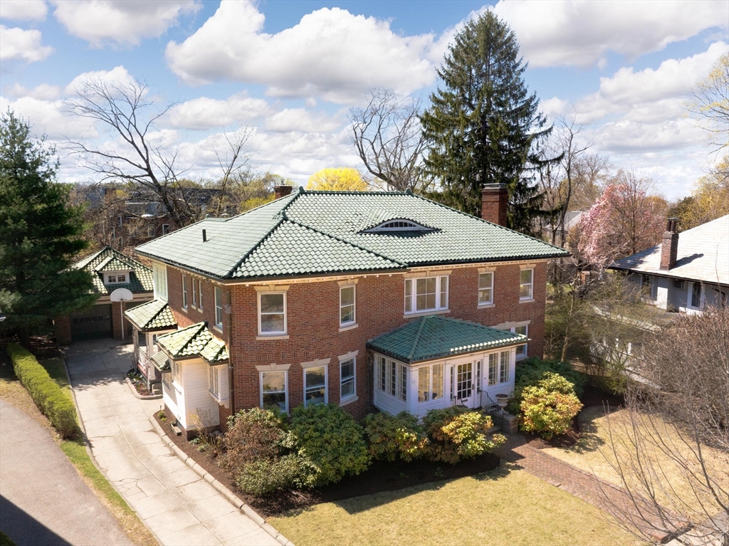87 Crowninshield Rd