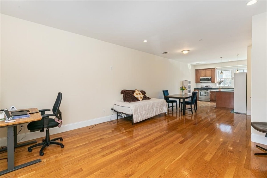 23 Spruce St B