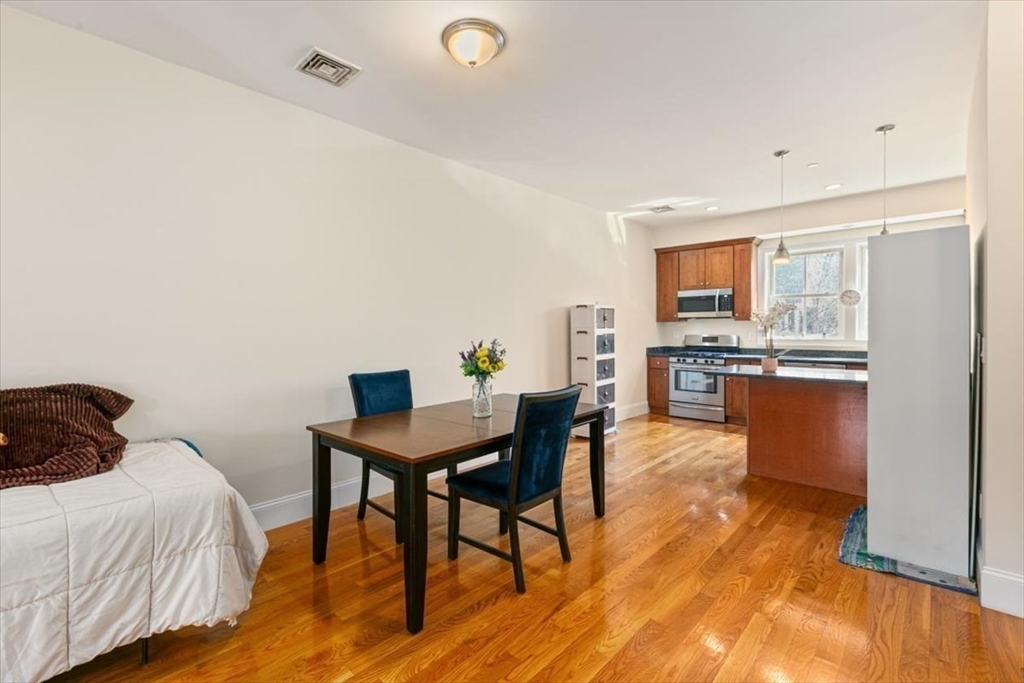 23 Spruce St B