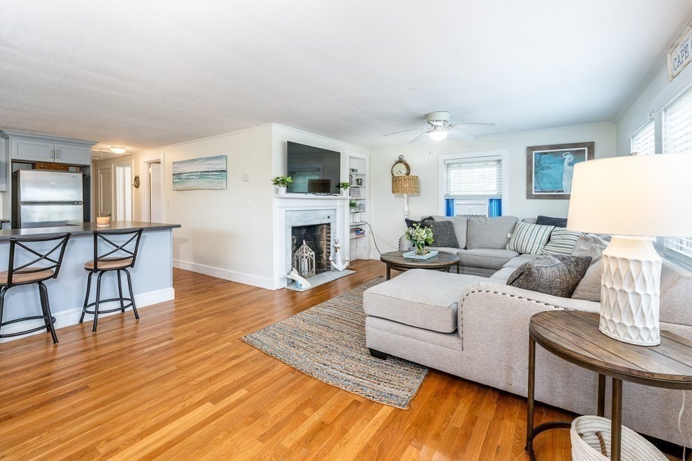 10 Standish Way