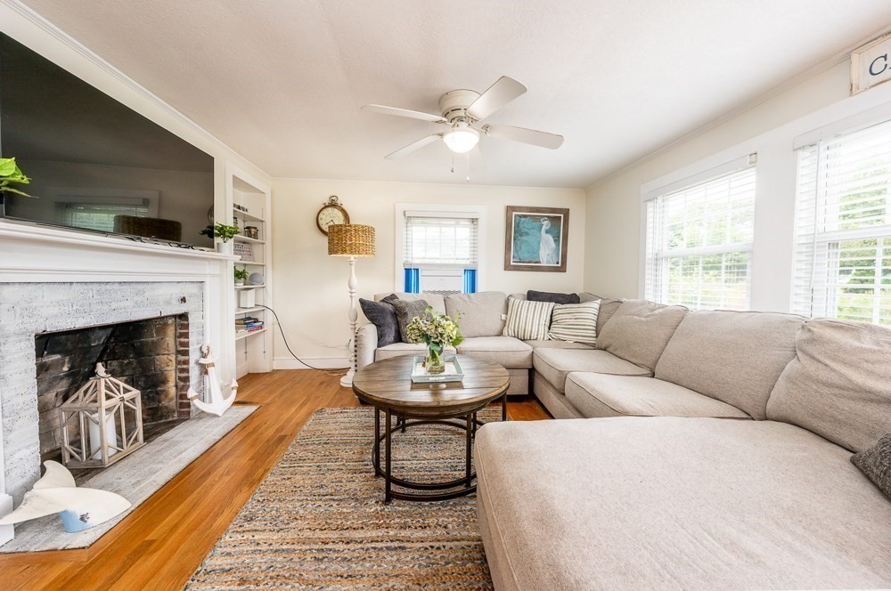 10 Standish Way