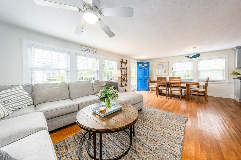 10 Standish Way