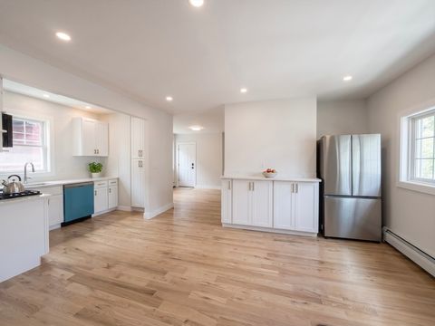 Photo of 10 Pearl ST #2, Everett, MA 02149 (MLS # 73522545)