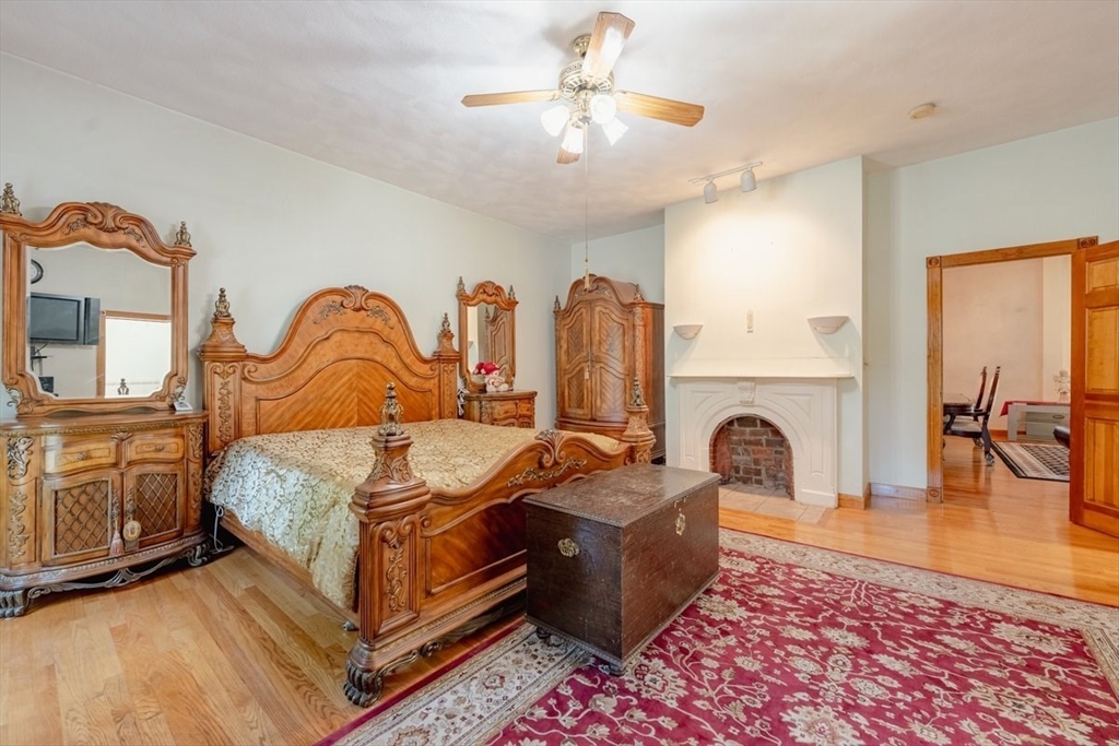 33 Water St