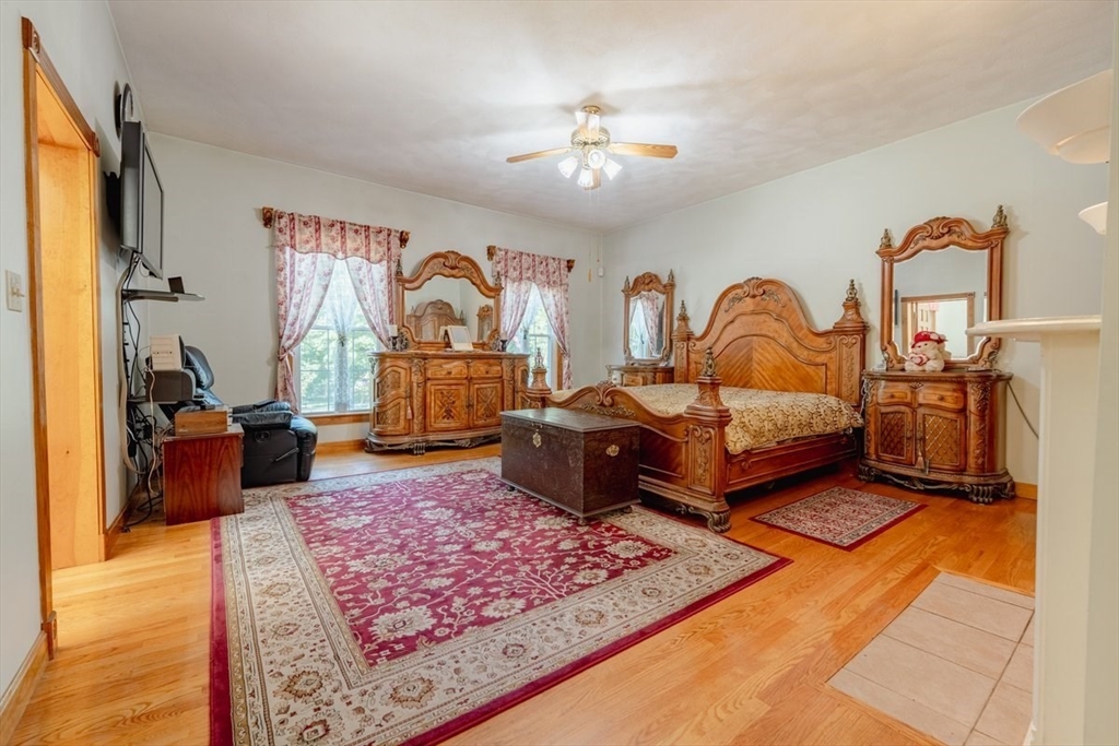 33 Water St