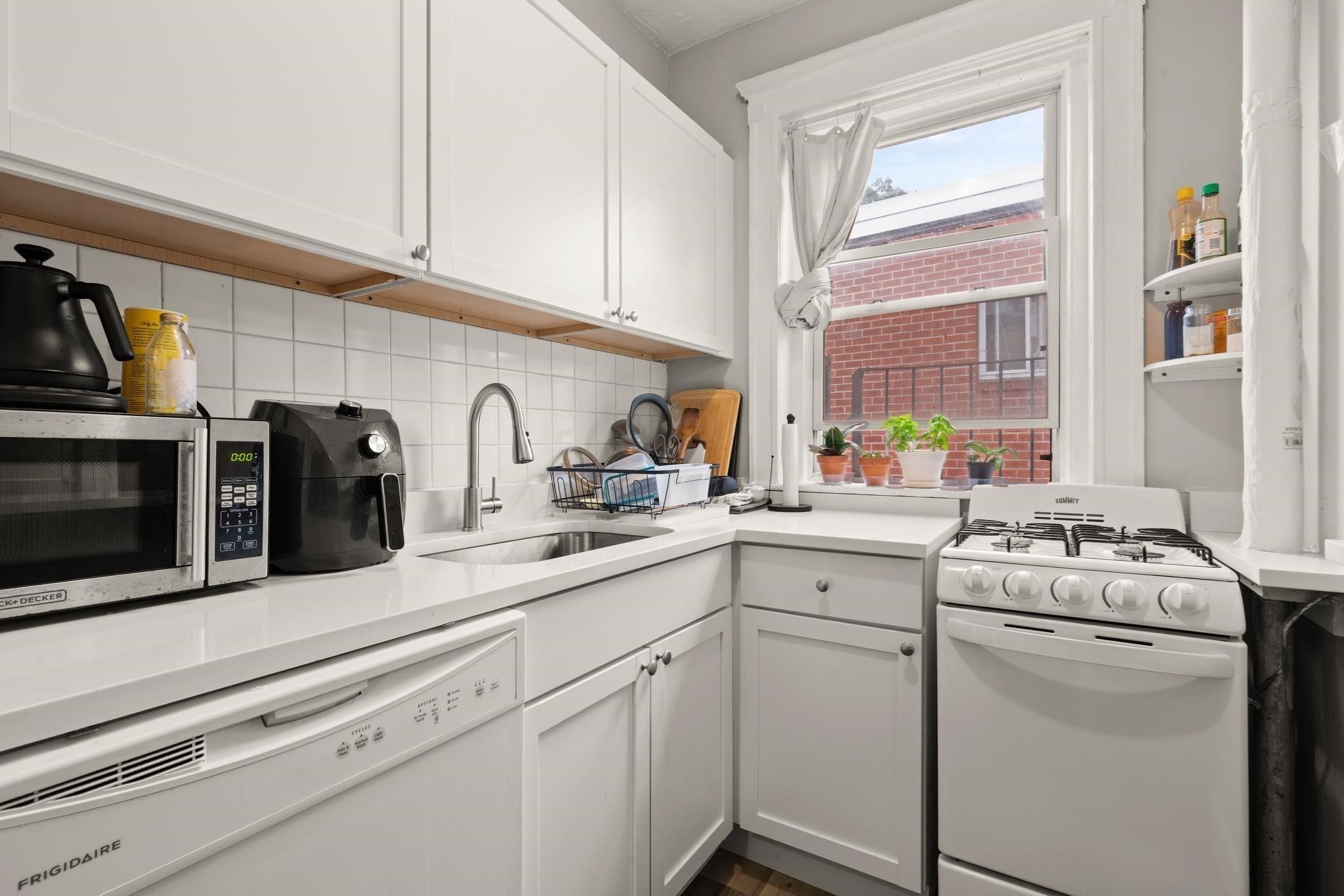 233 Kelton St 12