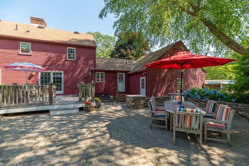 9 Great Pond Road