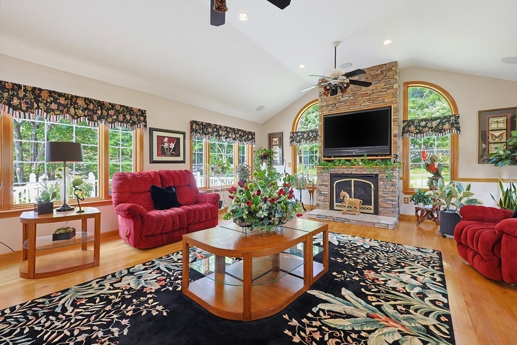 80 Joanne Rd, Stoughton, MA Photo #6