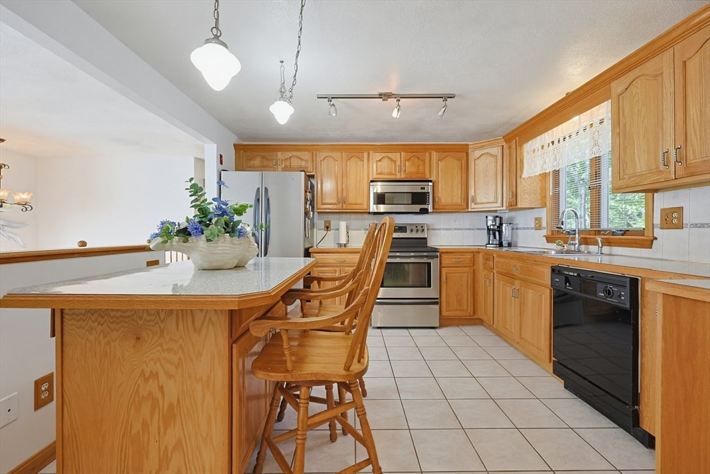 80 Joanne Rd, Stoughton, MA Photo #11