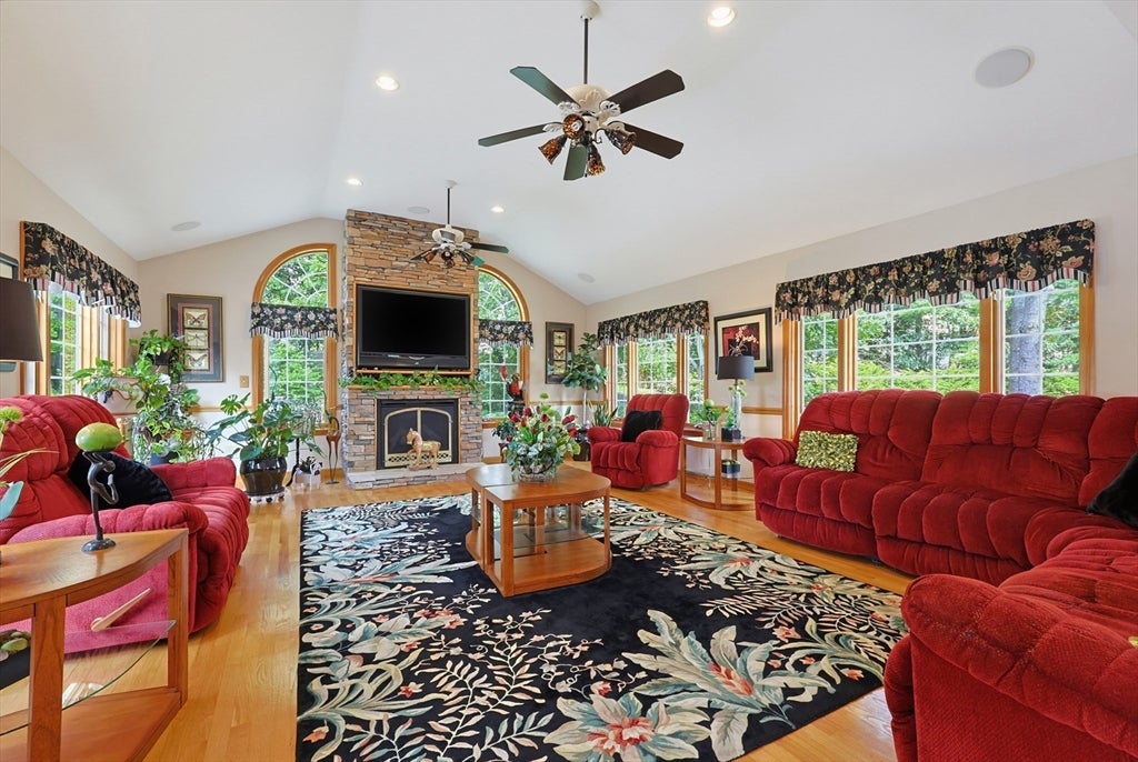 80 Joanne Rd, Stoughton, MA Photo #5