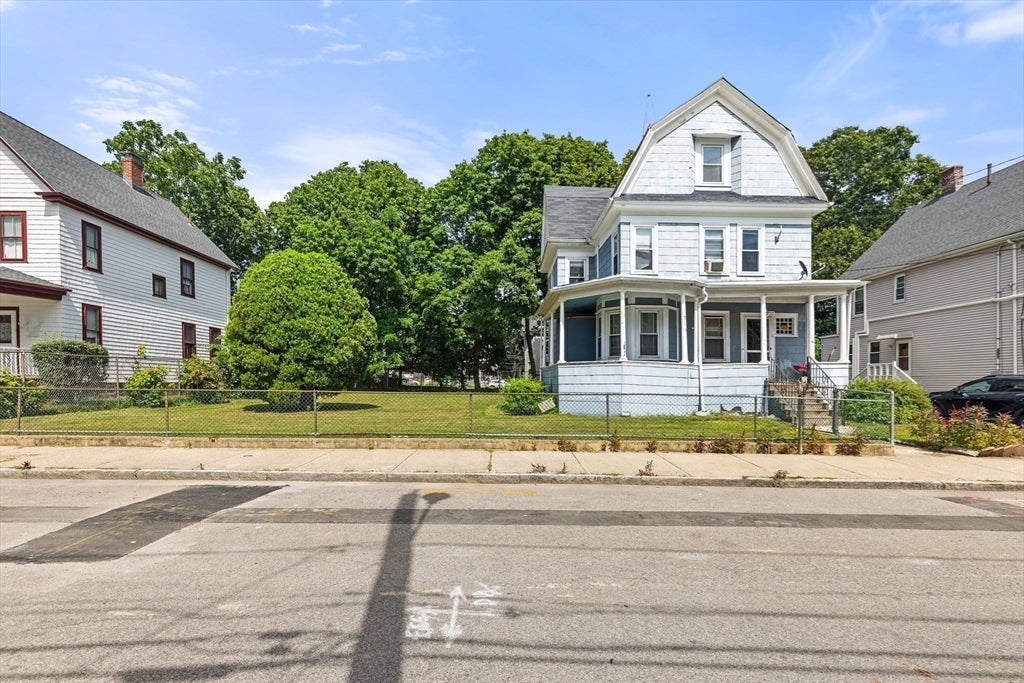 16 Holmfield Ave