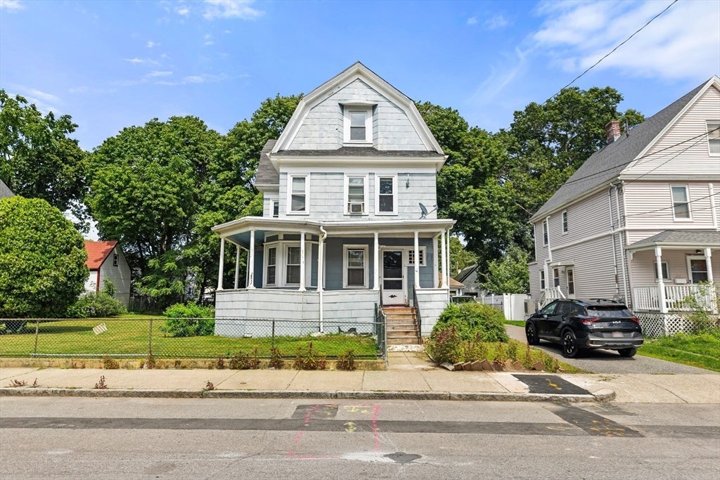 16 Holmfield Ave