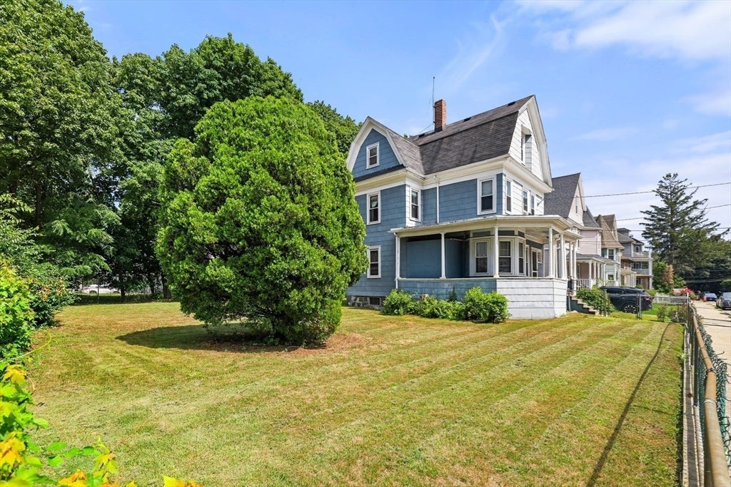 16 Holmfield Ave