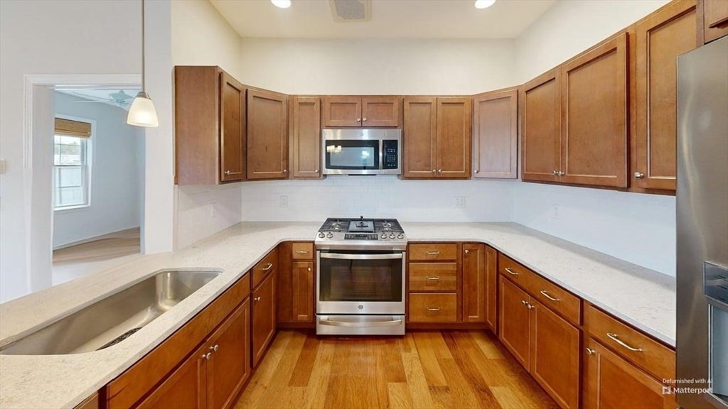 62 Mariners Way 210