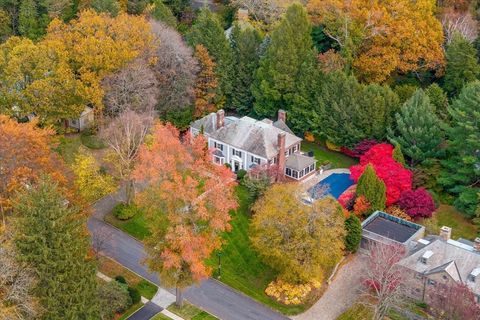 Photo of 6 Paul Revere Rd, Worcester, MA 01609 (MLS # 73474593)