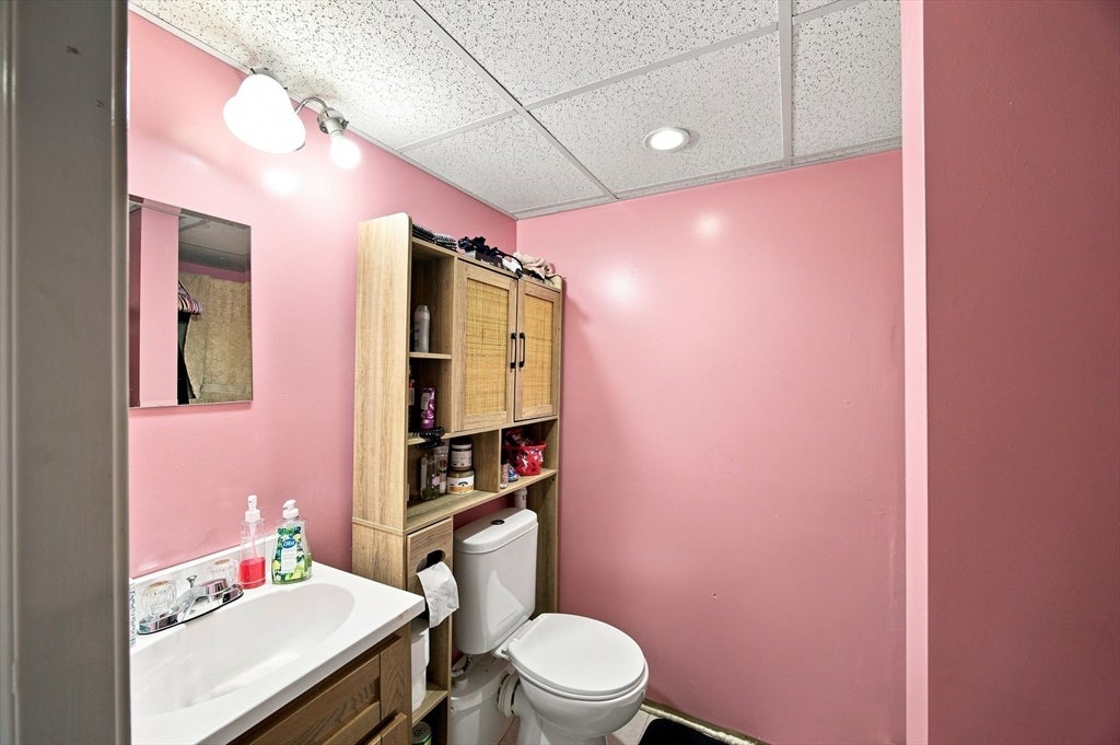 90 Bonneville Ave, Chicopee, MA Photo #32