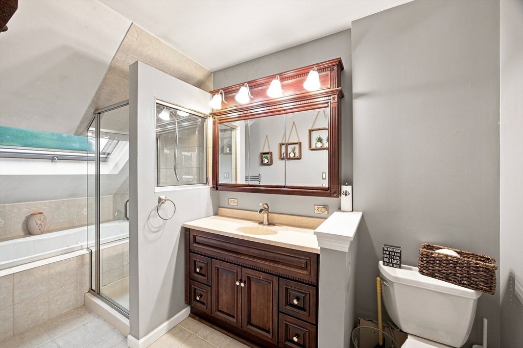 90 Bonneville Ave, Chicopee, MA Photo #21