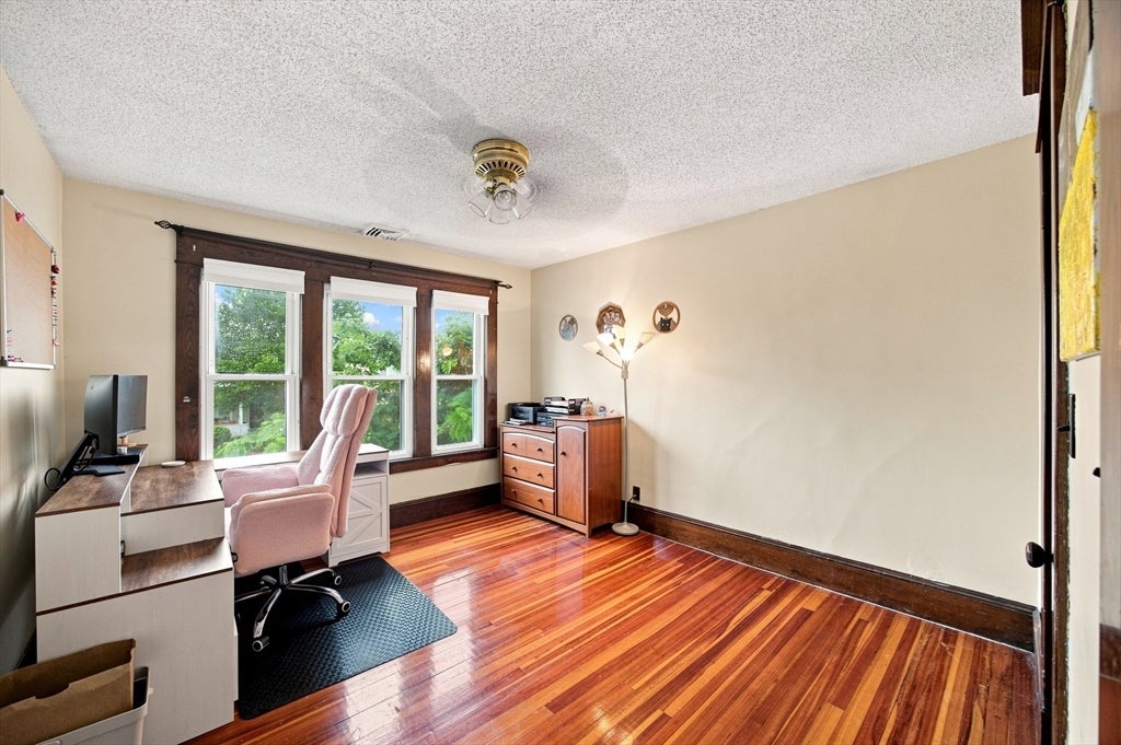 90 Bonneville Ave, Chicopee, MA Photo #28