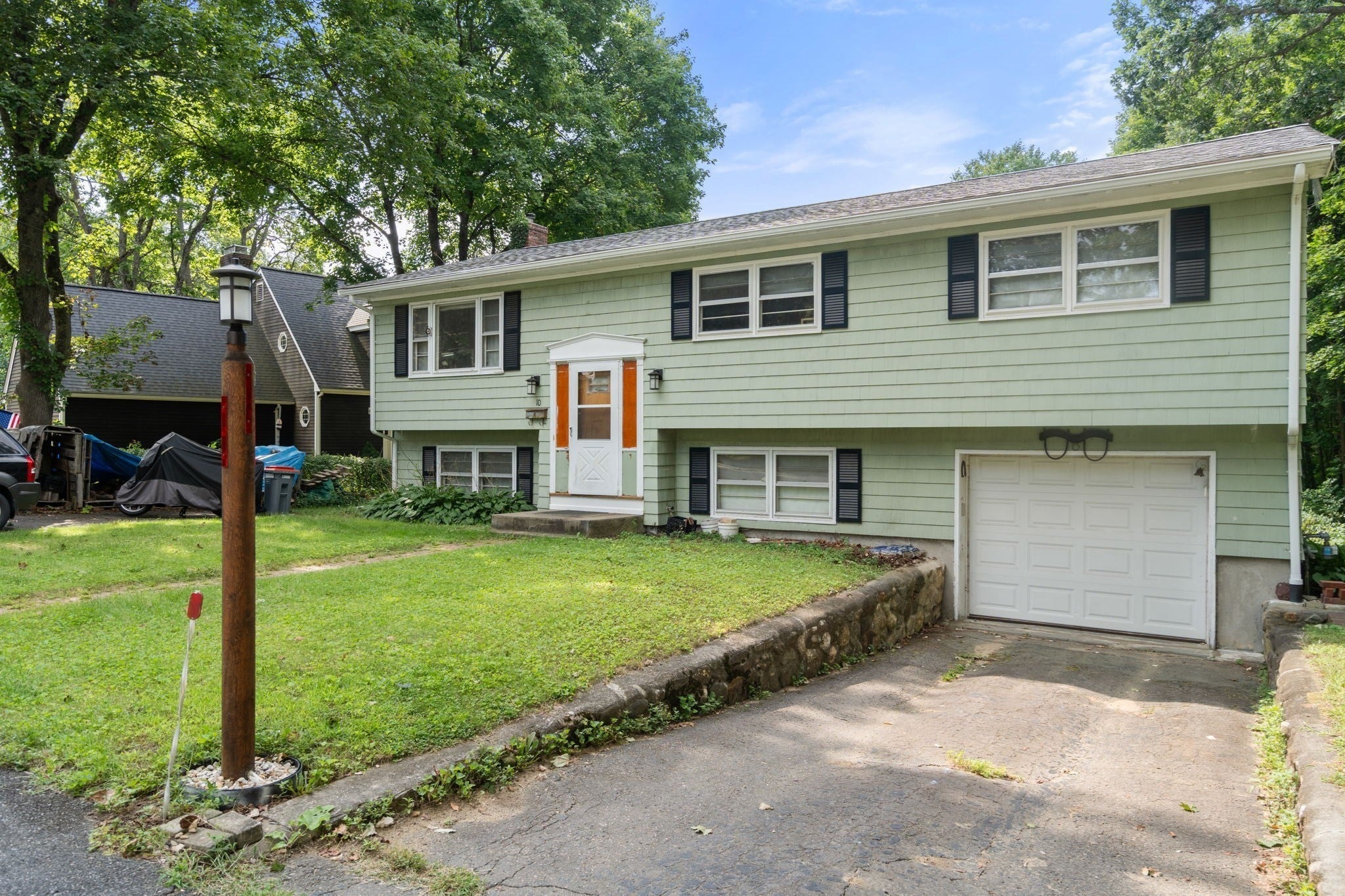 Photo of 10 Everett St, Maynard, MA