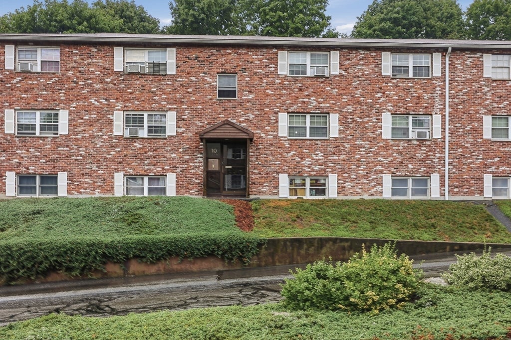 10 Robin Drive 1