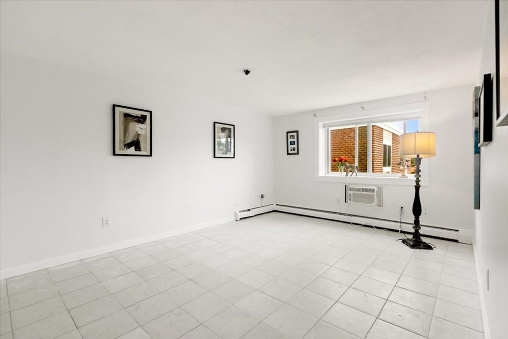 215 Winter St 5R