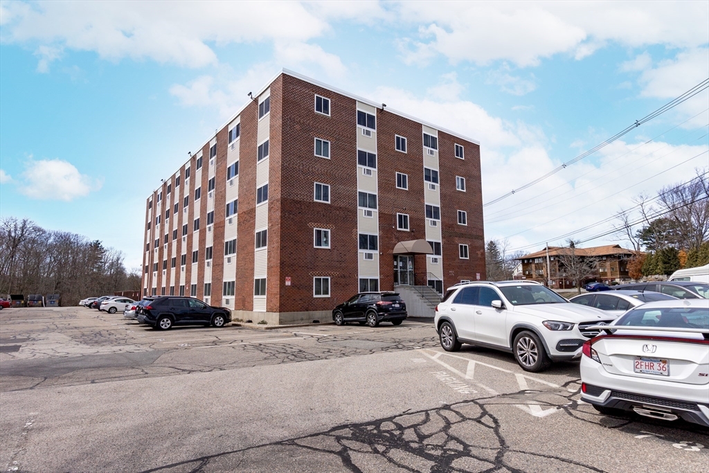 215 Winter St 5R