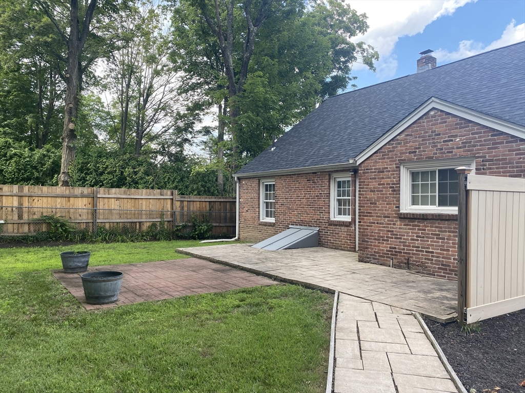 429 N Westfield St