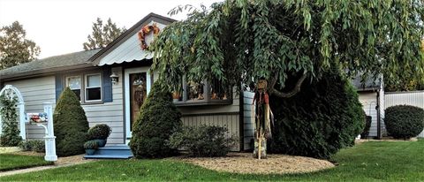 6 Holbrook Rd Oxford MA 01540