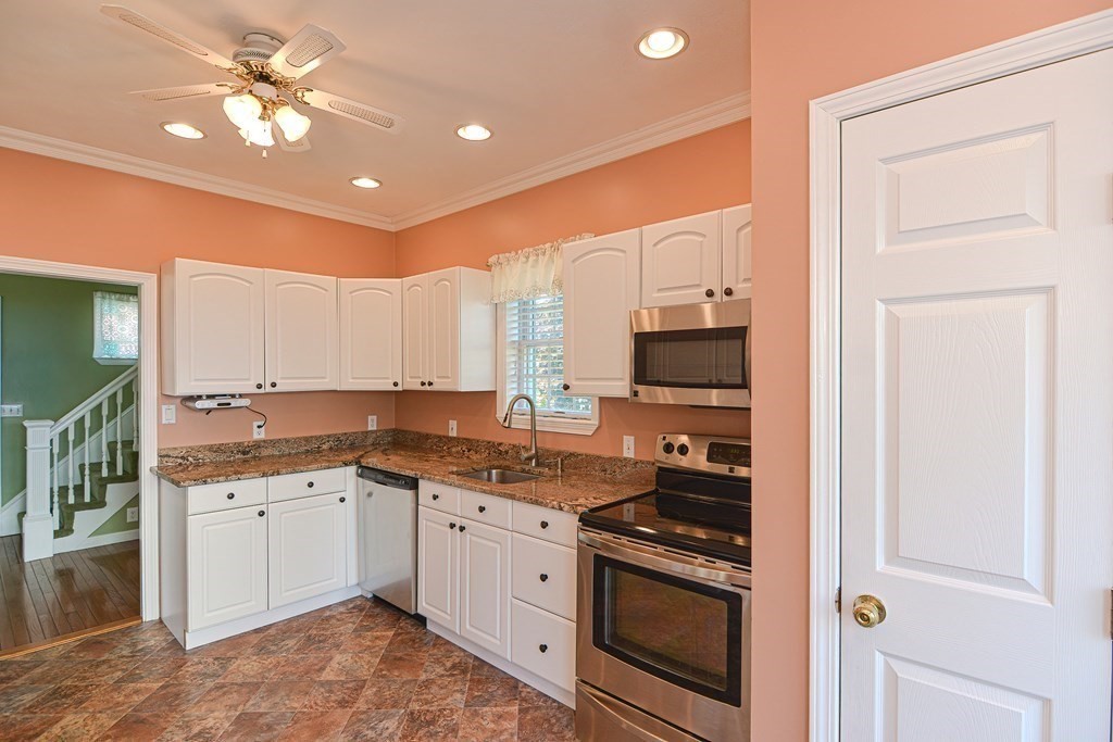 Photo 15 of 42 of 91 Hamden Cir house