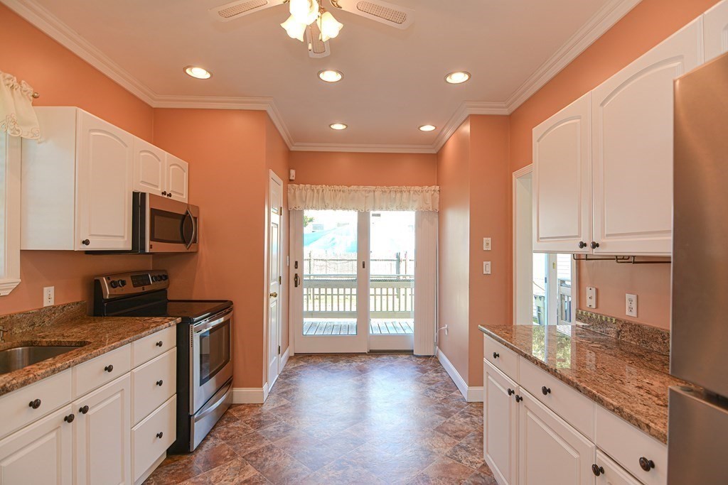 Photo 13 of 42 of 91 Hamden Cir house