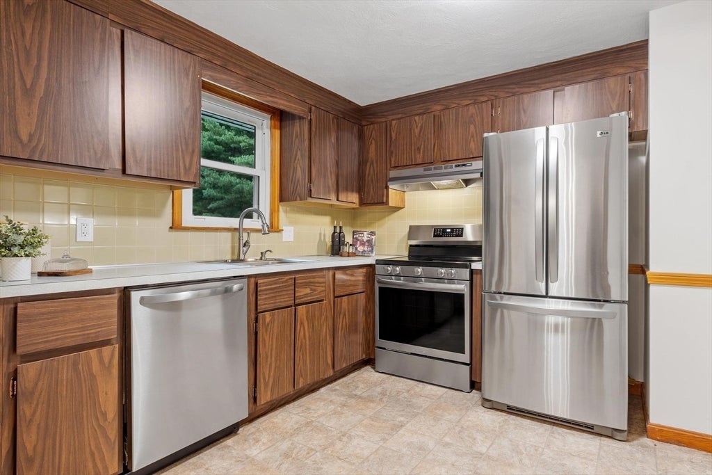 156 Mill St, Burlington, MA, 156 Mill St, Burlington, MA Photo #15