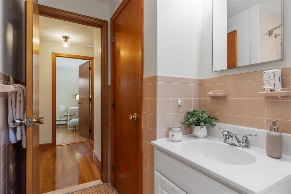 156 Mill St, Burlington, MA, 156 Mill St, Burlington, MA Photo #28