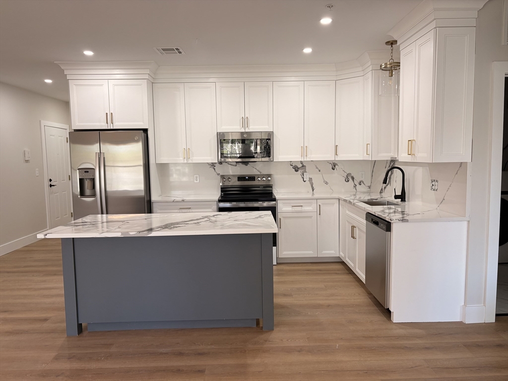 441 Washington St 305