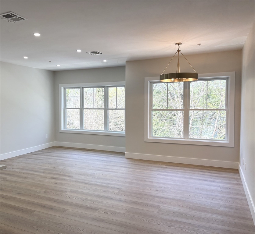 441 Washington St 305