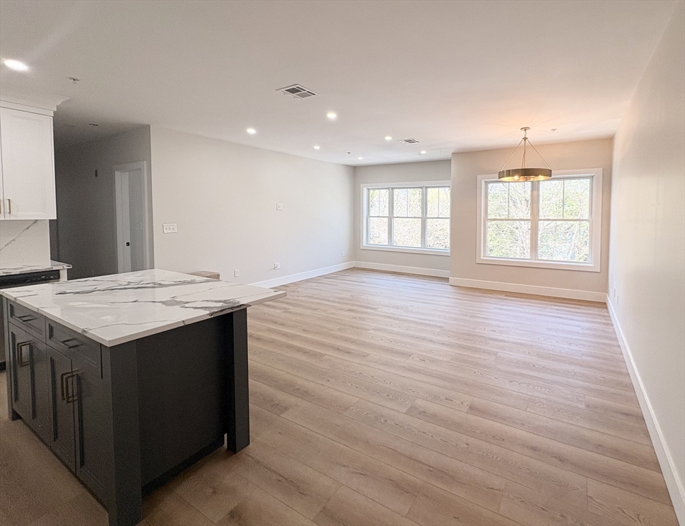 441 Washington St 305