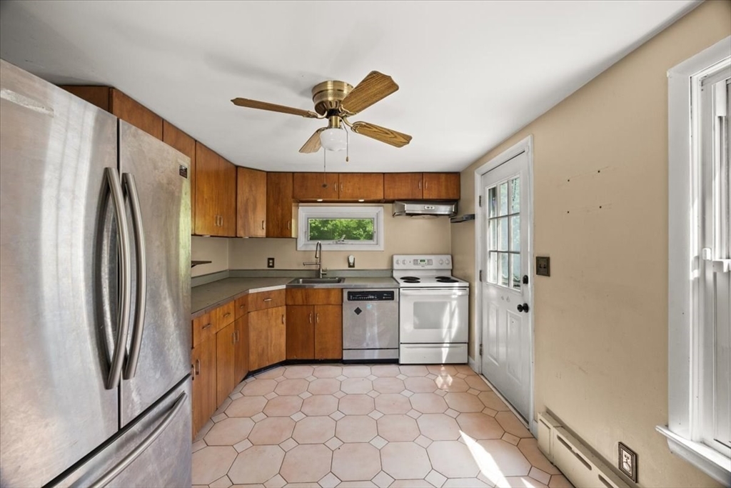 39 Norman Ave, Taunton, MA Photo #11