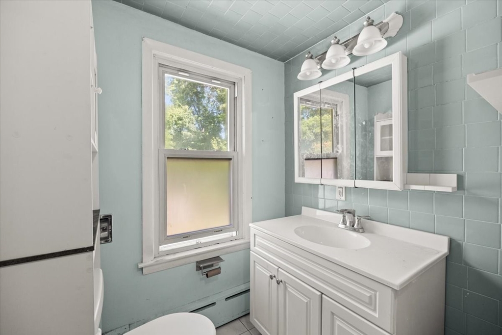 39 Norman Ave, Taunton, MA Photo #14