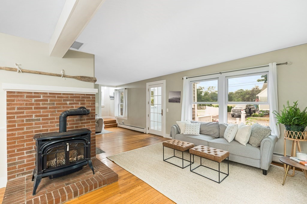 17 Hartz St, Gloucester, MA Photo #6