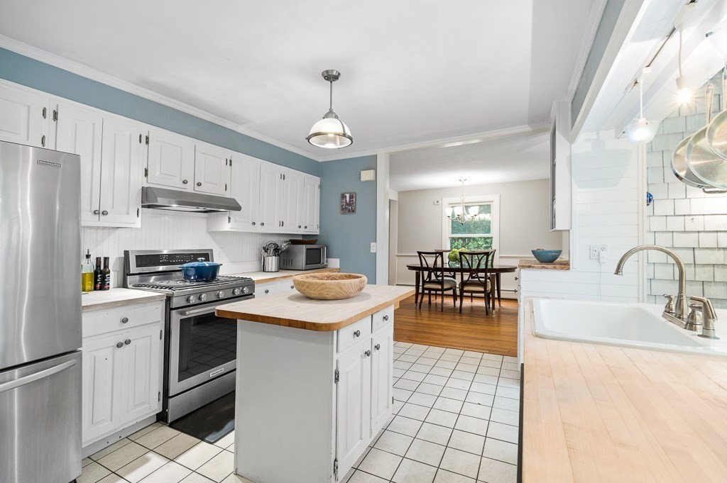 17 Hartz St, Gloucester, MA Photo #9